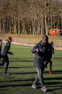 Stadig ledige pladser på pige fodboldskolen