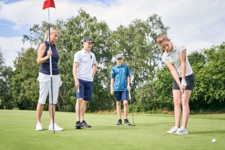 Hjarbæk Fjord Golfcenter holder kurser