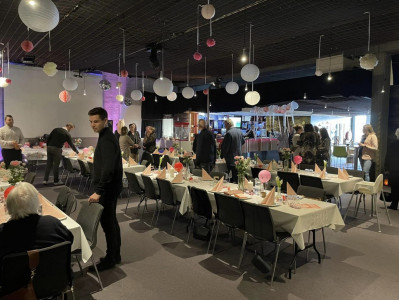 Funhall viser rundt i lokalerne