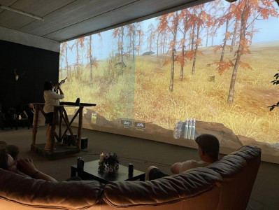 Funhall viser rundt i lokalerne